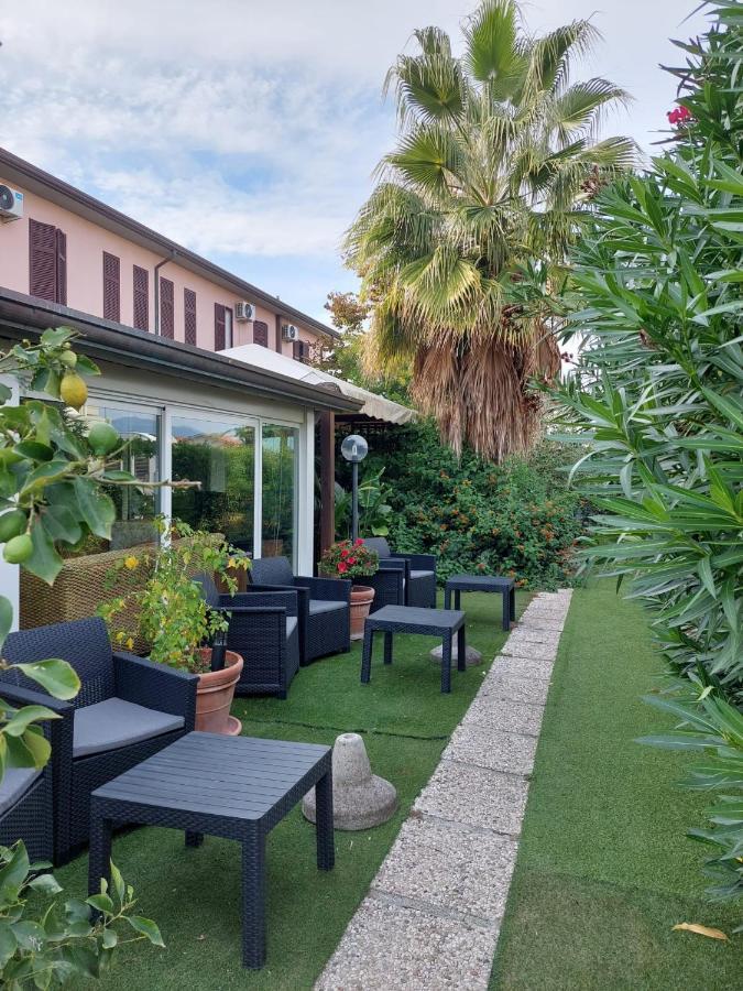 Hotel Patrizia Marina di Massa Extérieur photo