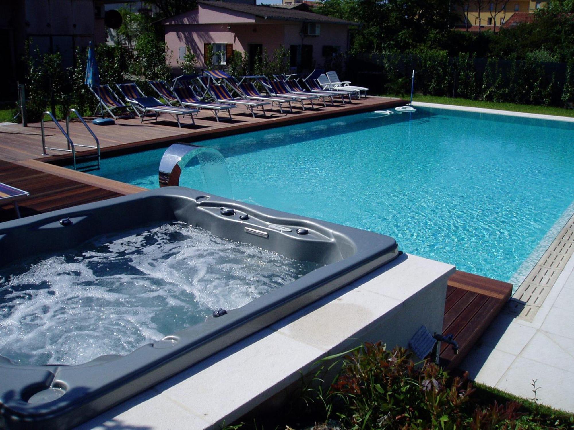 Hotel Patrizia Marina di Massa Extérieur photo