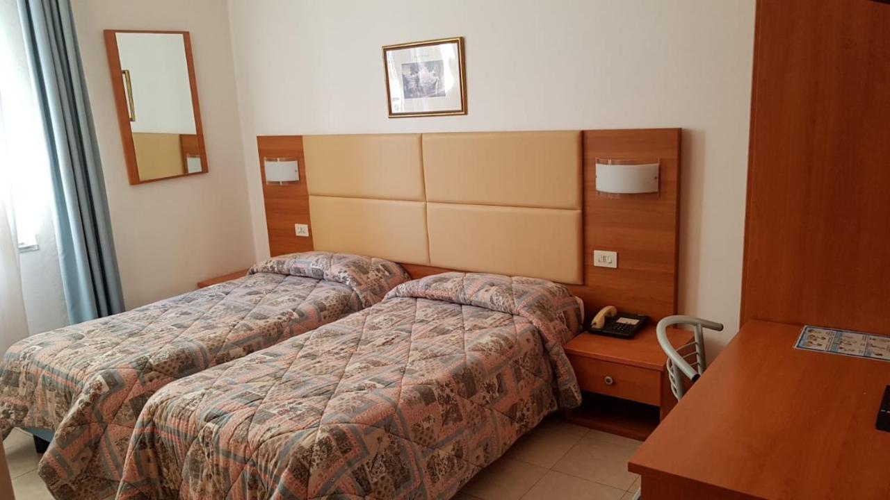 Hotel Patrizia Marina di Massa Extérieur photo